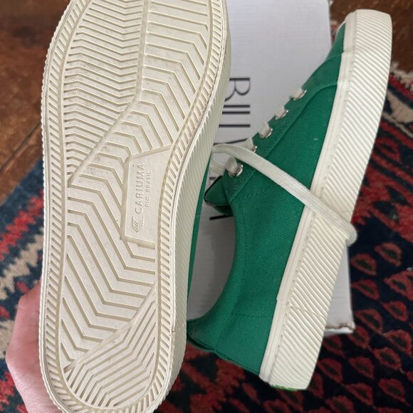 Cariuma green sneakers - Picture 3 of 3